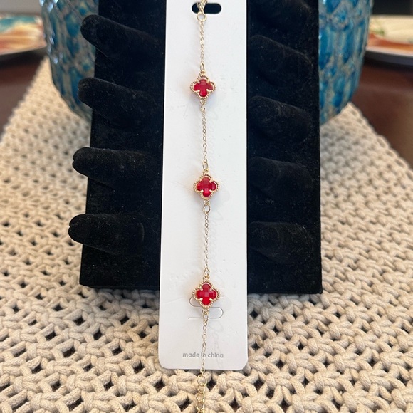 Elegant Gold and Red Clover Bracelet NWT - Picture 3 of 6